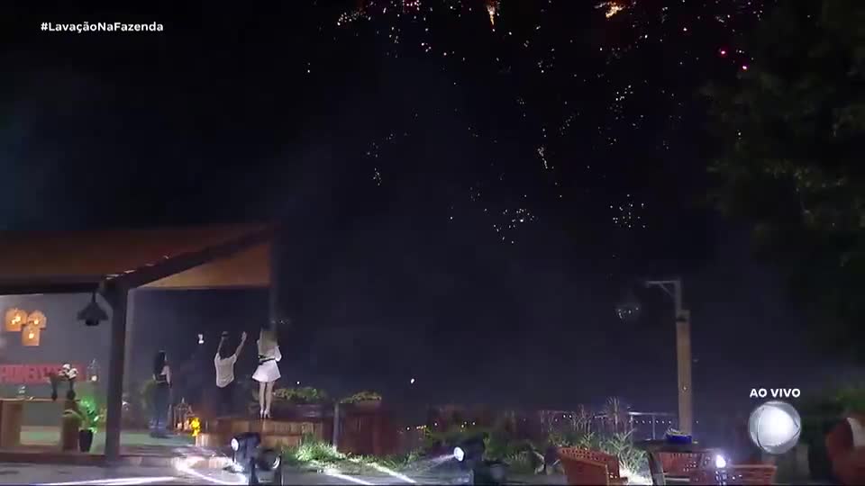 Finalistas: Dudu, Saory, Fabiano e Duda celebram permanência em A Fazenda 17