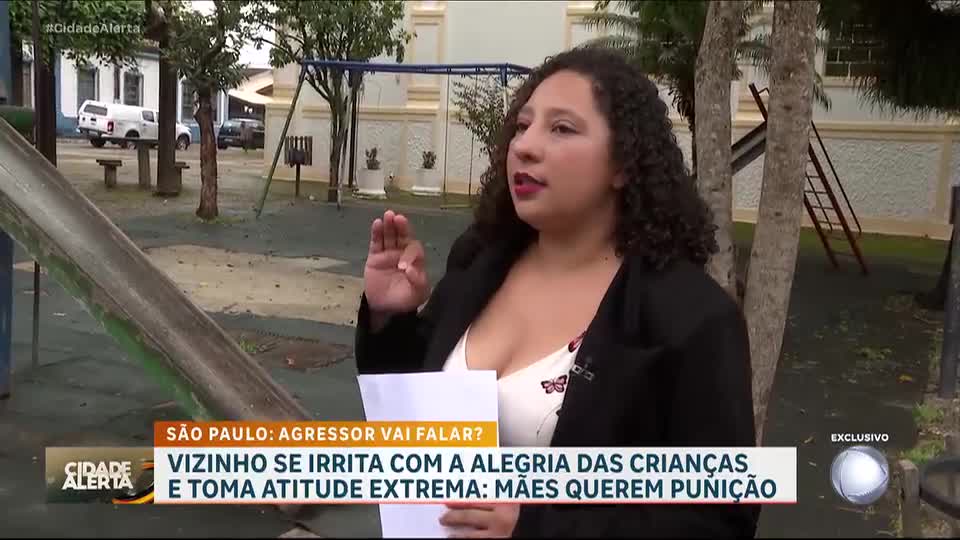 Vizinho se irrita com alegria das crianças e joga ‘bombinhas’ em parquinho público