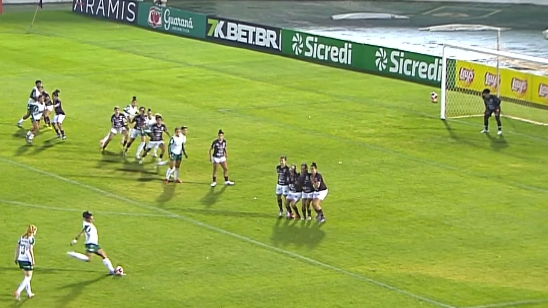 Palestrina leva prêmio estadual com cobrança de falta