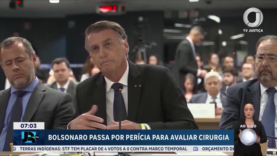 Bolsonaro passa por perícia médica para avaliar necessidade de cirurgia