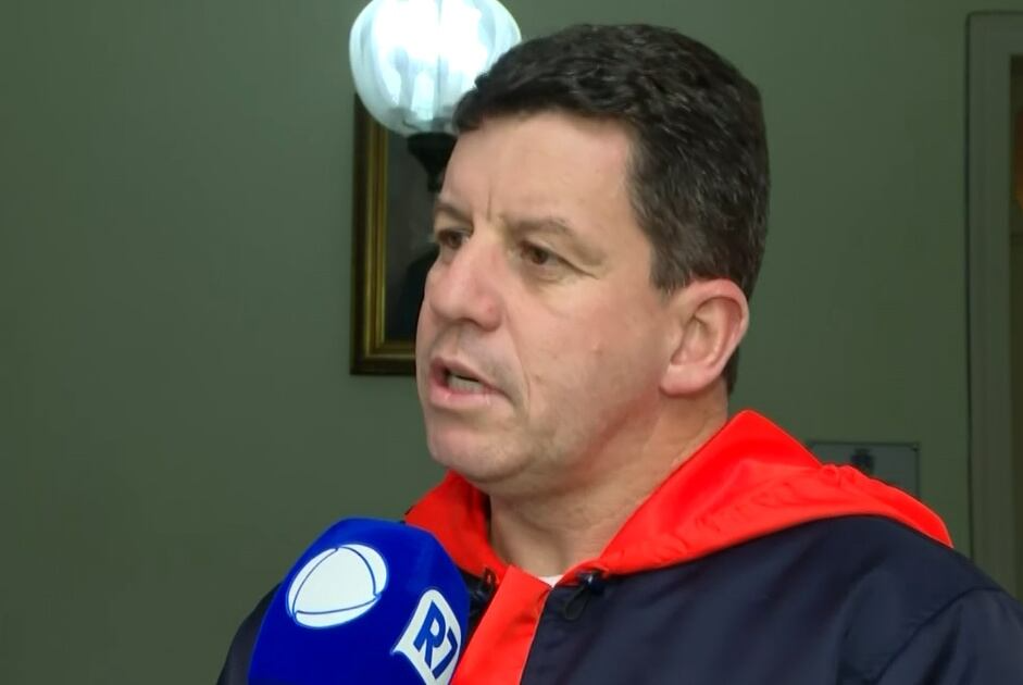 'Chuva mais intensa já passou', diz prefeito após ruas virarem rios em Petrópolis