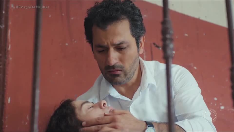 Arif encontra Bahar desacordada na escada | Força de Mulher – Record