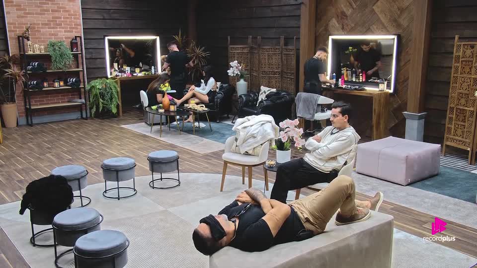 Finalistas se divertem com tretas passadas durante momento de spa | A Fazenda 17