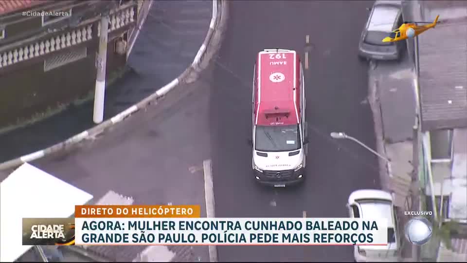 Homem baleado em Osasco (SP) é socorrido pelo SAMU; cunhada o encontrou ferido