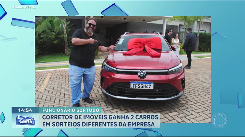 Corretor de imóveis ganha dois carros em sorteios diferentes da empresa