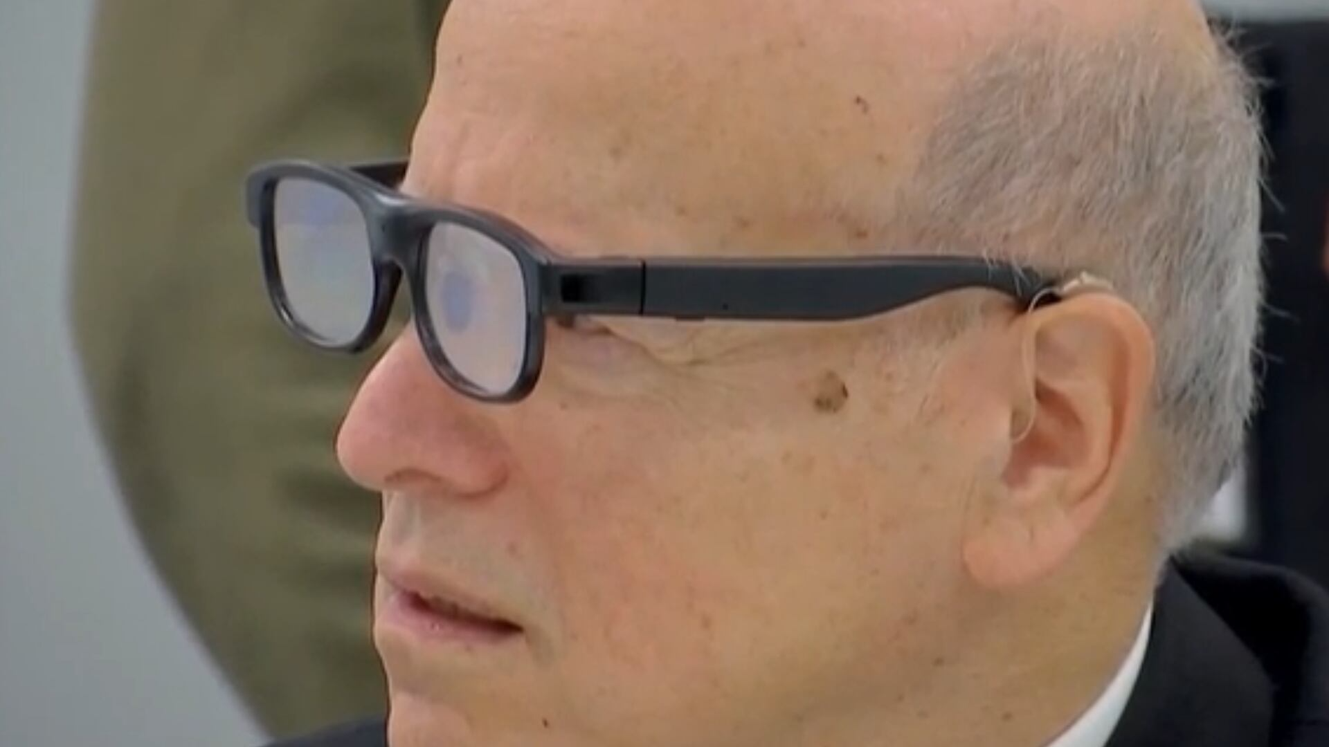 Tecnologia ajuda deficientes auditivos a se comunicarem