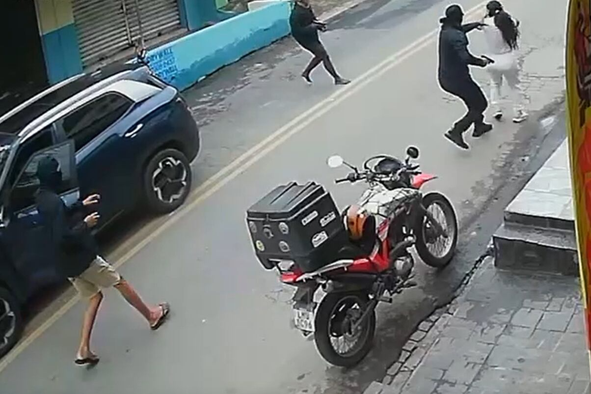 Ex-rainha de bateria da Beija-Flor é assaltada no RJ