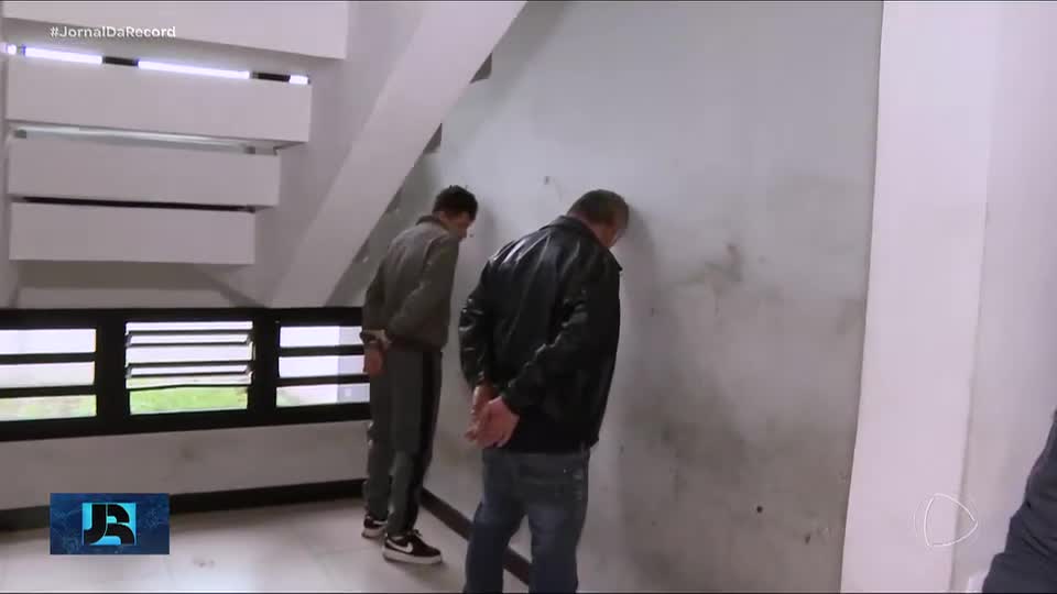 Dois homens que se apresentavam como policiais são presos em centro de comércio popular de SP