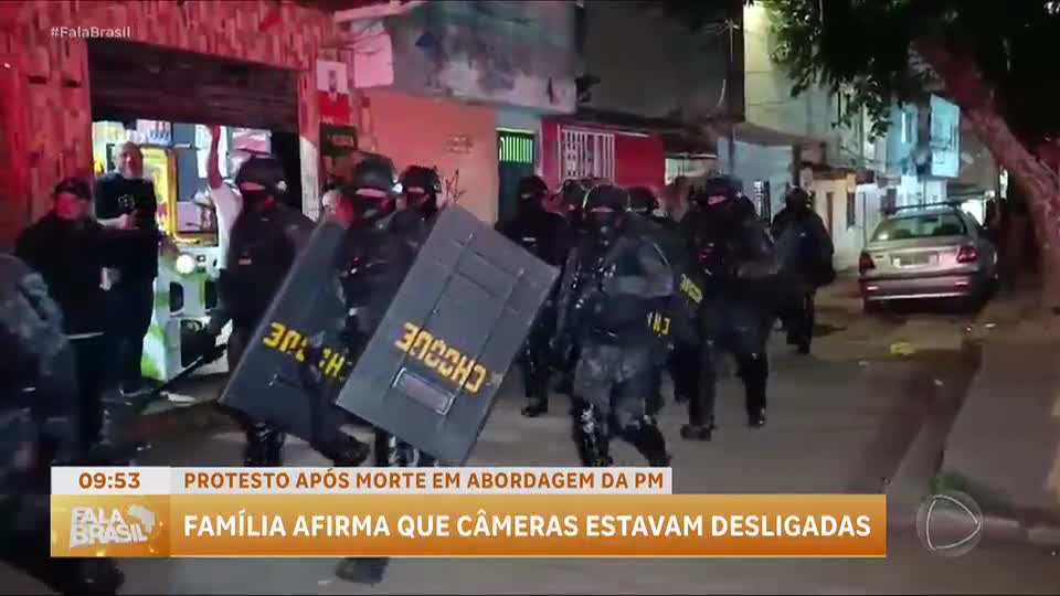 Parentes protestam contra morte de jovem e entram em confronto com a polícia em SP