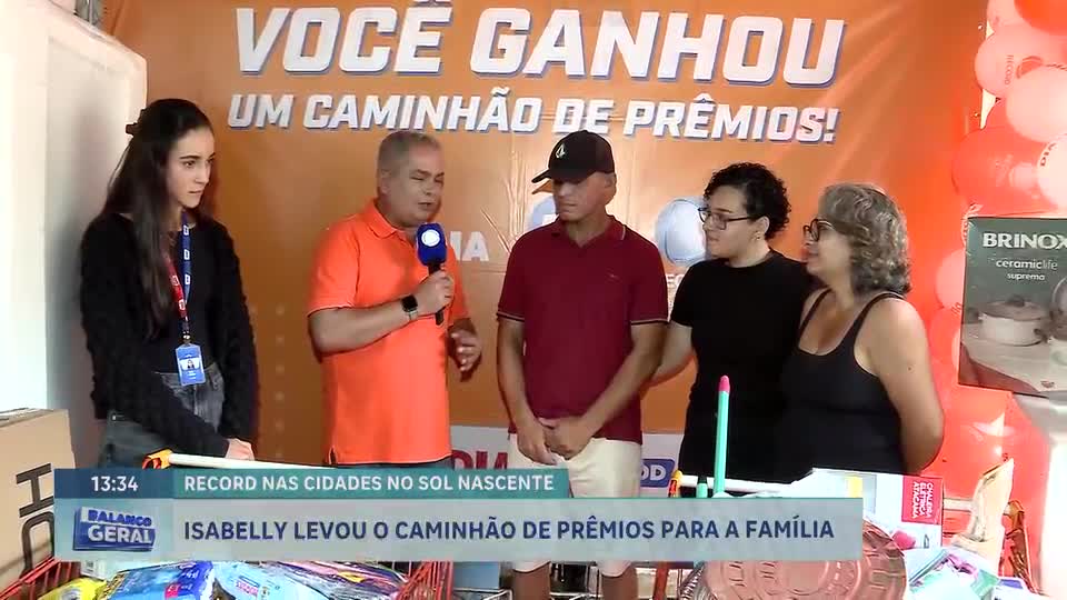 Jovem recebe caminhão de prêmios e leva esperança para família no Sol Nascente (DF)