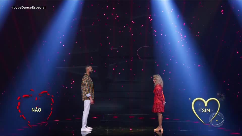 Não deu! Julianna se entrega para Luis, mas não tem conexão correspondida