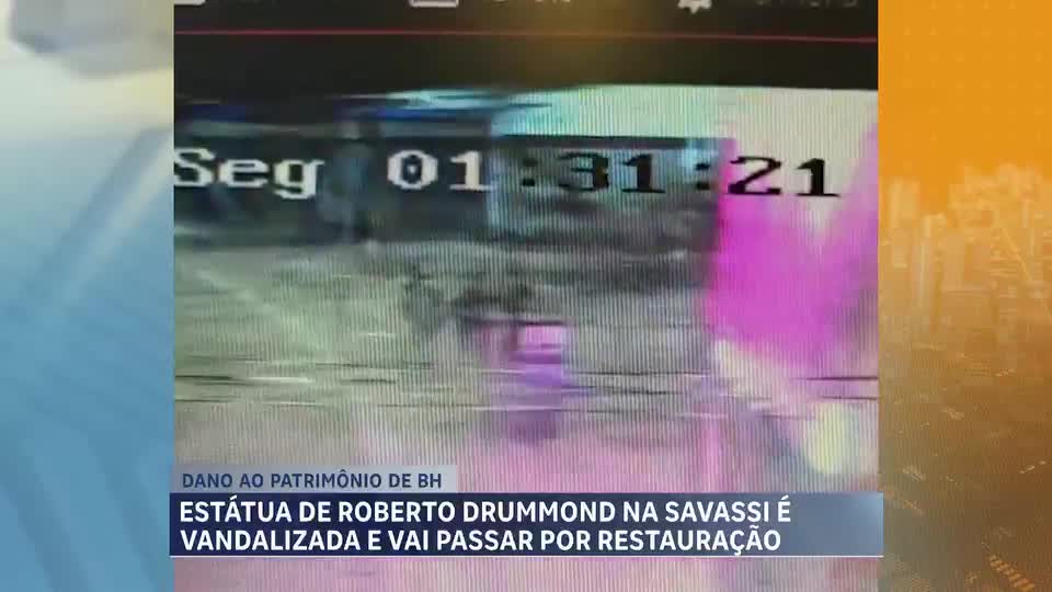 Estátua de Roberto Drummond é alvo de vandalismo em BH