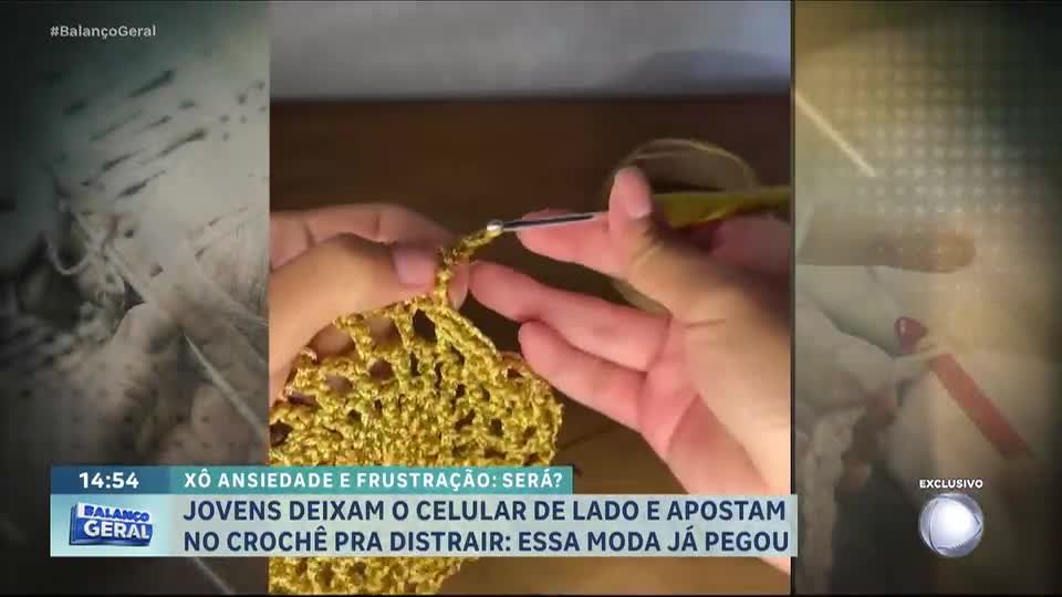 Crochê conquista as redes sociais e os jovens como alternativa ao uso dos celulares