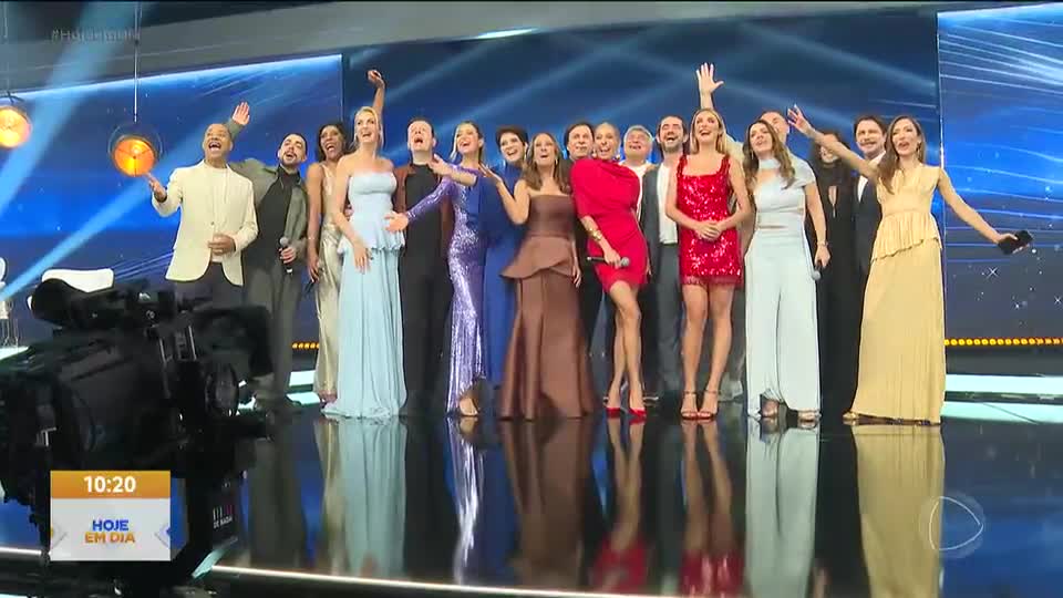 Especial 'Família Record' reúne 18 famosos e promete noite de emoção e diversão