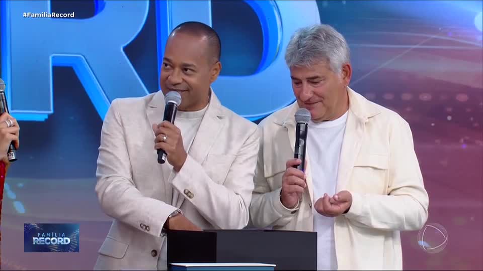 Cleber Machado se inspira no amor pela aviação para presentear Luiz Fara Monteiro