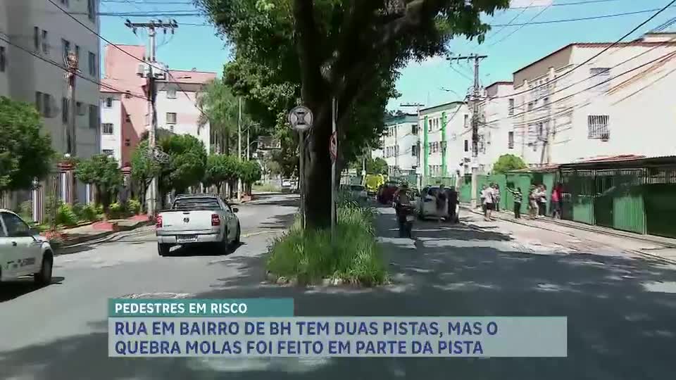 Rua em bairro de BH tem duas pistas, mas quebra molas foi feito somente em uma parte
