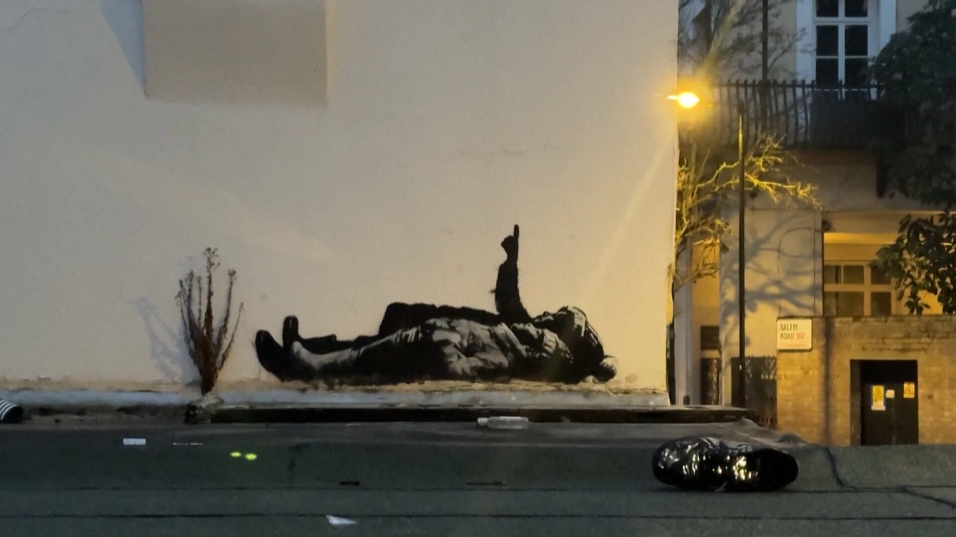 Fãs ficam intrigados com pintura inédita de Banksy