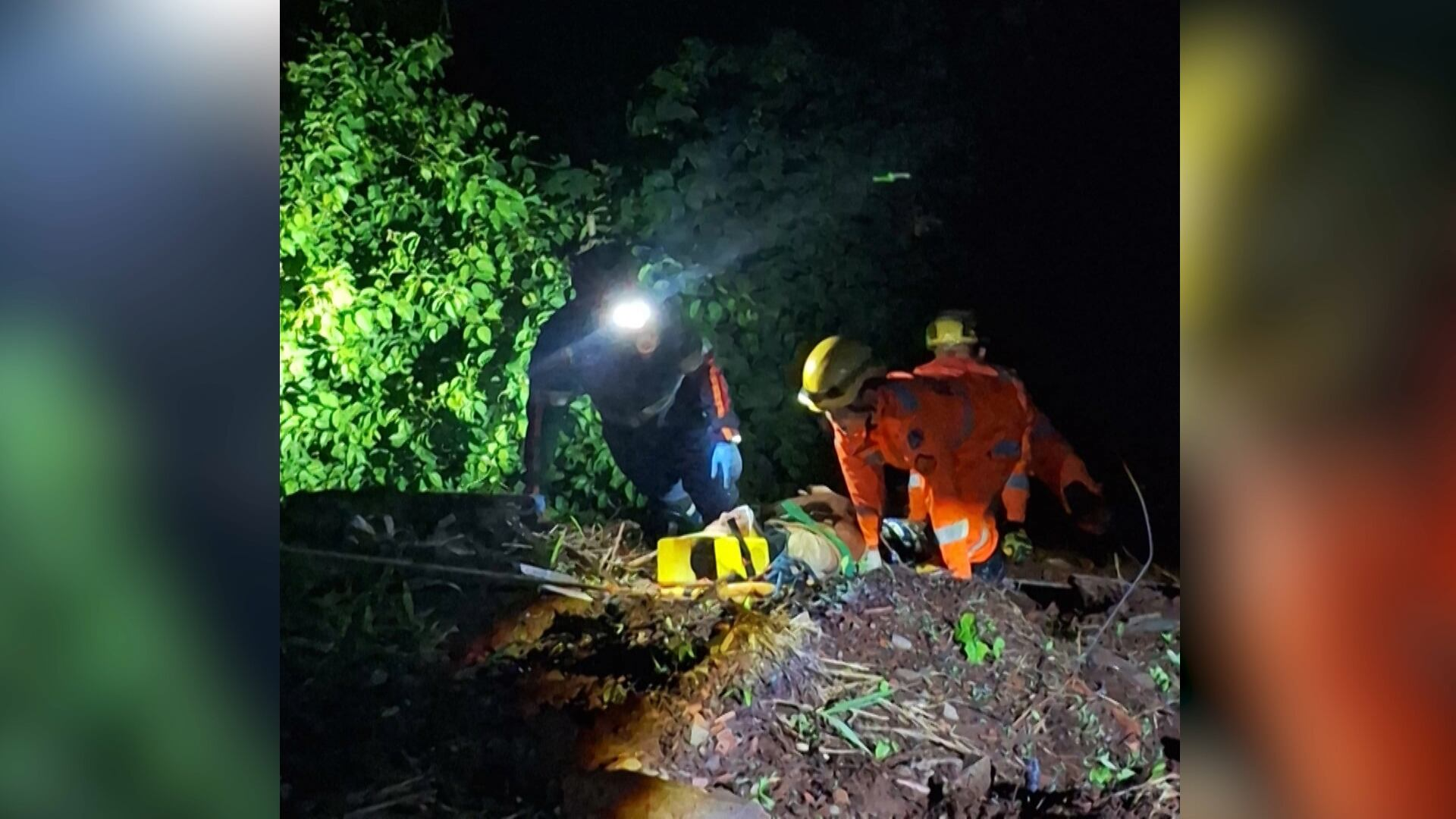 Homem embriagado cai em vala de 20 metros de profundidade