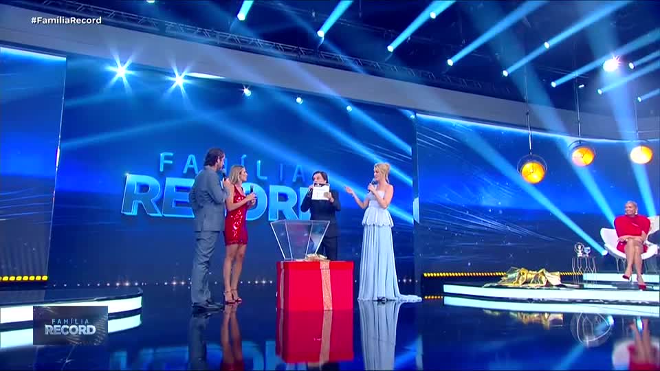 Ana Hickmann surpreende Tom Cavalcante com curso de pilotagem esportiva