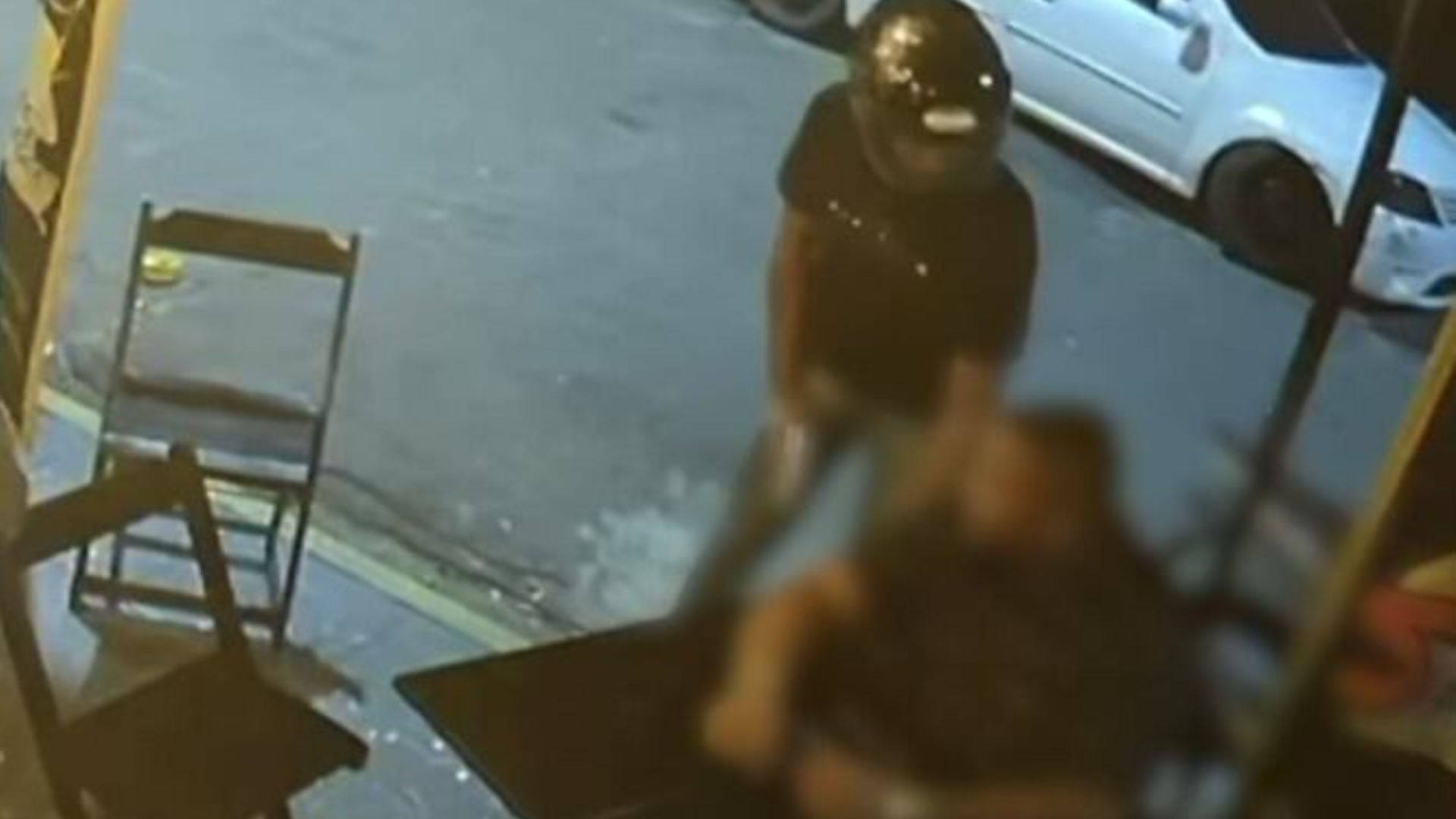 Assalto em lanchonete de Duque de Caxias é registrado por câmeras de segurança