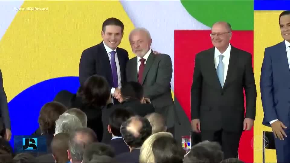 Lula participa de cerimônia de posse de Gustavo Feliciano como novo ministro do Turismo