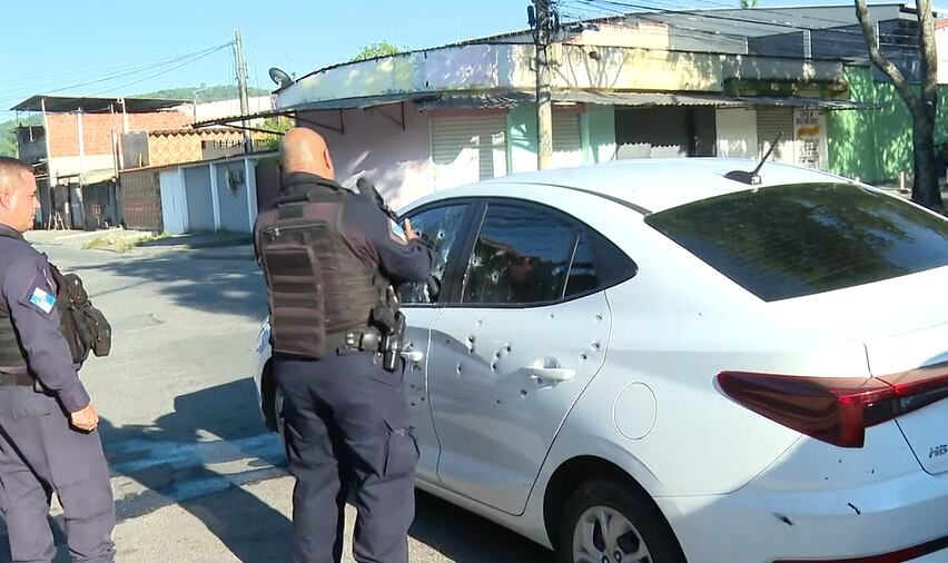 Carro é atingido por mais de 70 tiros em Campo Grande, na zona oeste do Rio