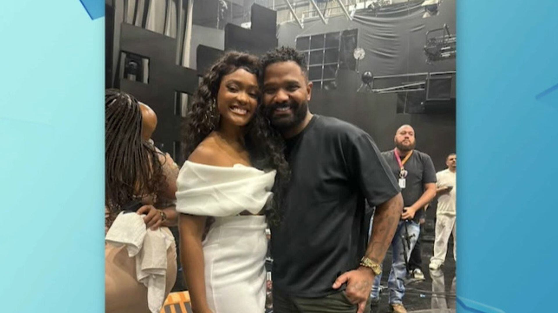 Filho de Arlindo Cruz rebate crítica em foto com a namorada: ‘Tenho o molho’