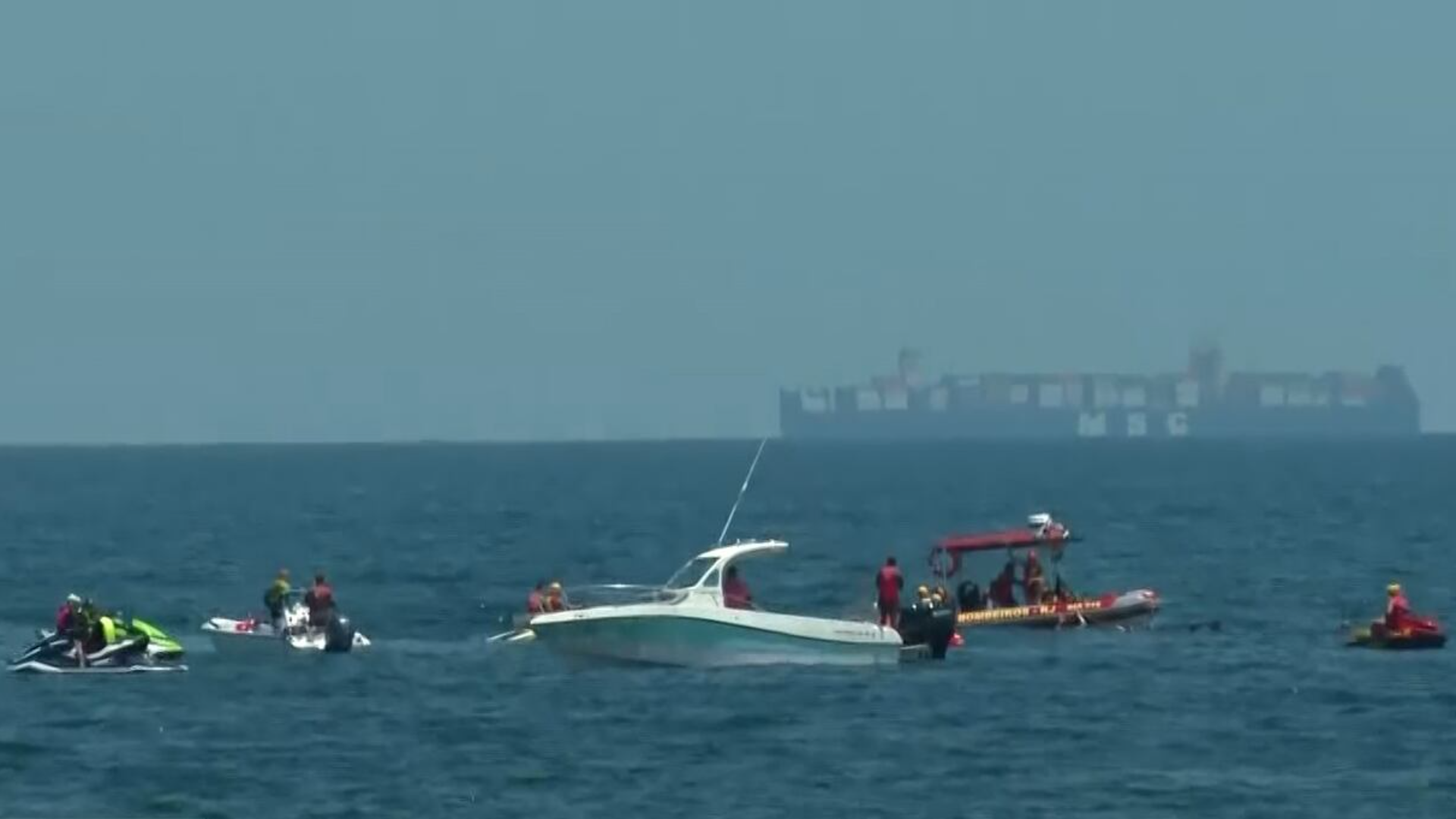 Avião monomotor cai no mar em Copacabana, zona sul do Rio