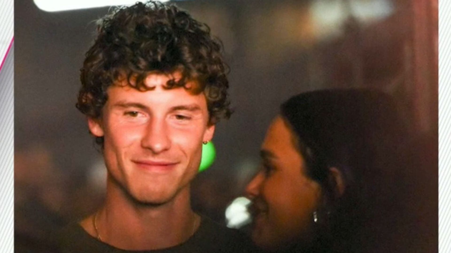 Shawn Mendes e Bruna Marquezine são vistos desembarcando juntos em Maceió (AL)