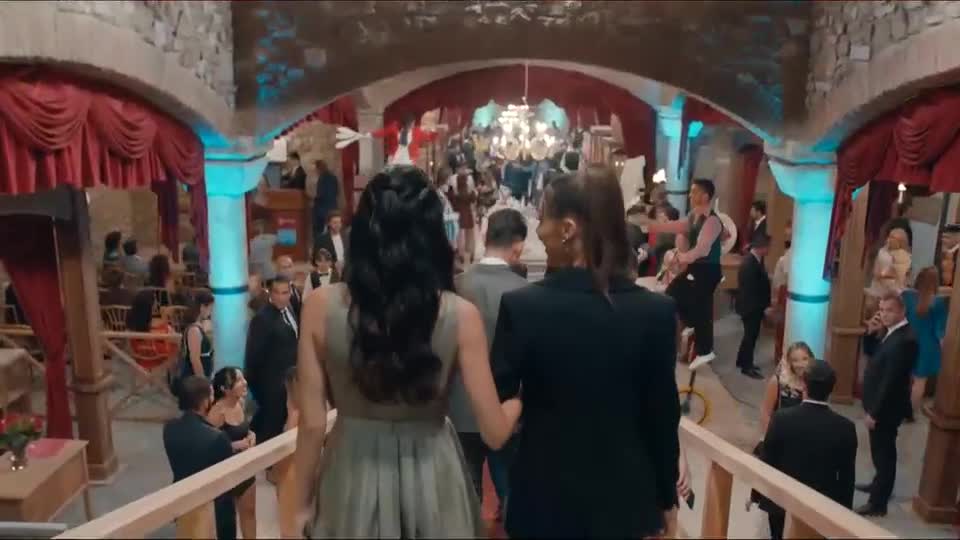 Sucesso internacional Chamas do Destino chega à RECORD em 5 de janeiro