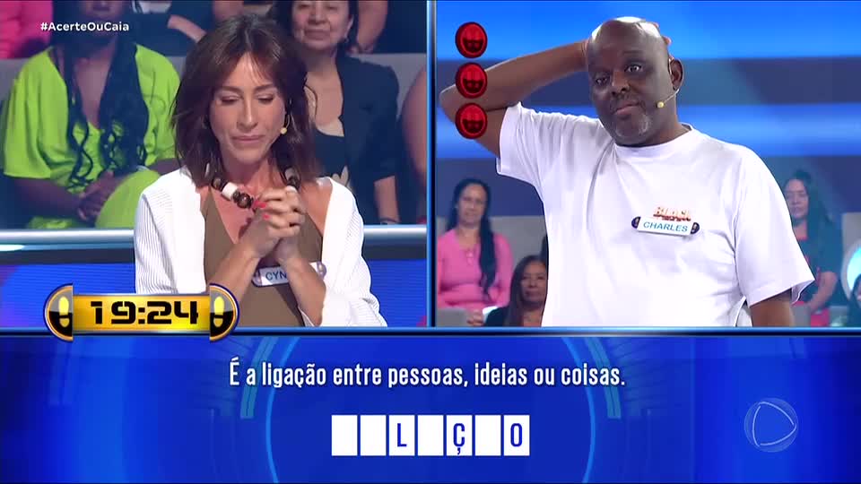 Charles Henriquepédia erra pergunta, e Cynthia Benini assume a liderança do jogo