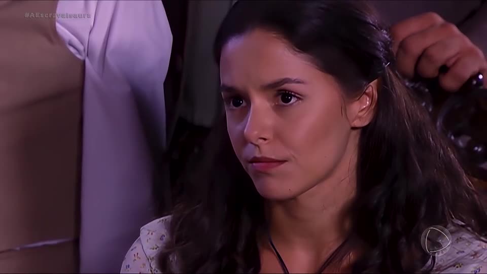 Isaura foge novamente de Leôncio com sua família | A Escrava Isaura