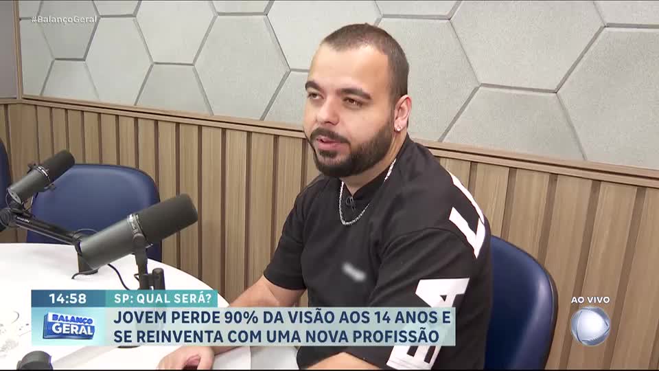Jovem com apenas 10% da visão se reinventa e faz sucesso no jornalismo esportivo