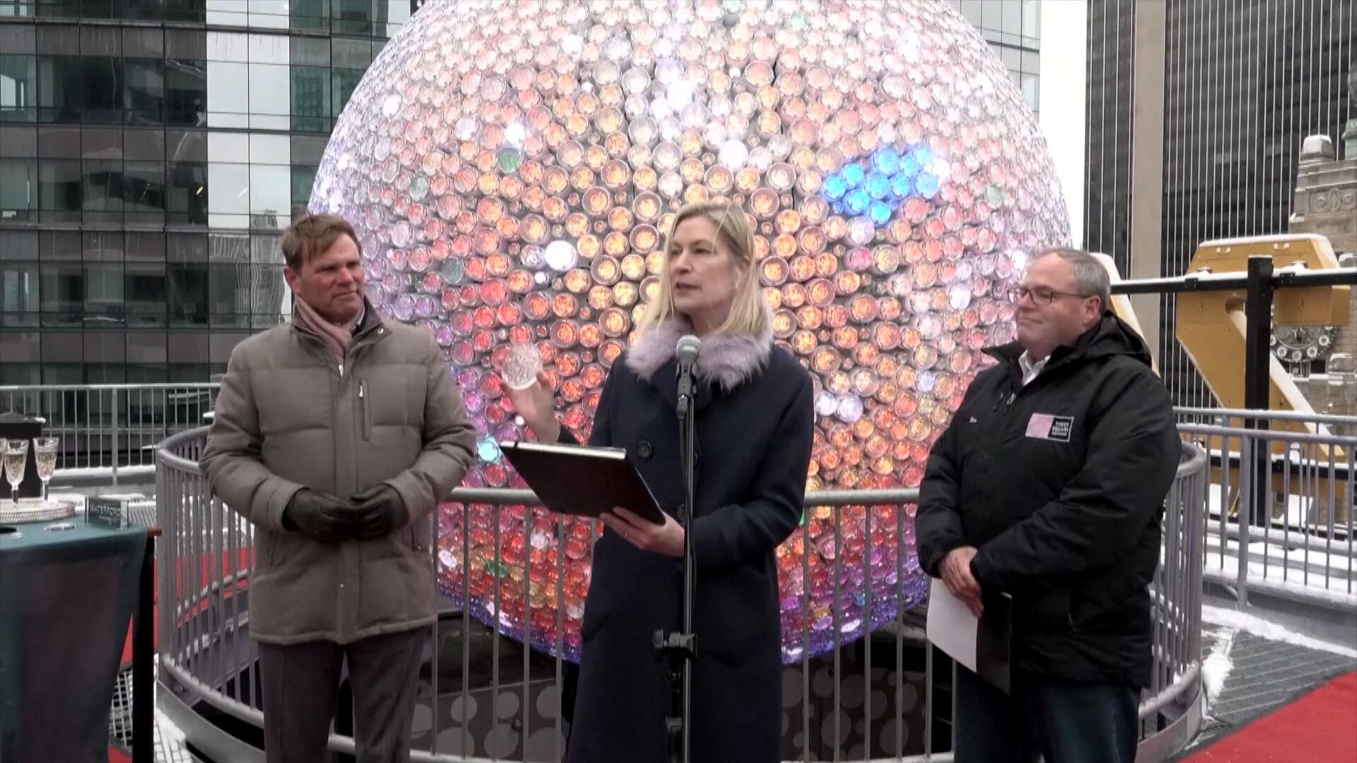 Construção da Constellation Ball de 2025 é concluída para o Réveillon nos EUA