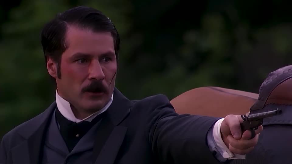 Leôncio não vai desistir até capturar Isaura | A Escrava Isaura