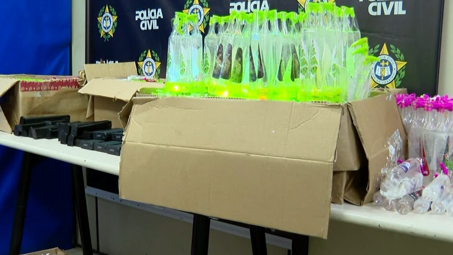 Polícia apreende mais de 1.000 frascos de lança-perfume e carregadores de armas