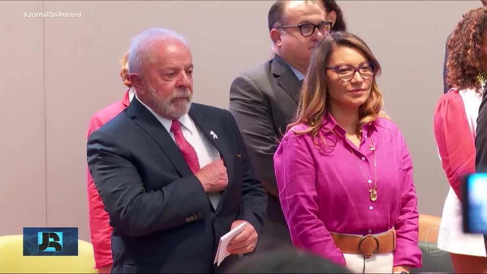 Eduardo Paes convida Lula para assistir à queima de fogos na praia de Copacabana, no Rio